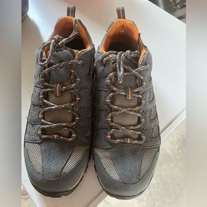 Men’s Columbia Hiking Shoe size 10